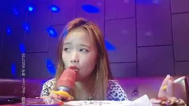 【口交自慰】来到KTV和小哥哥唱歌在他面前自慰哥哥看见我忍不了让我帮他口爆和他啪啪